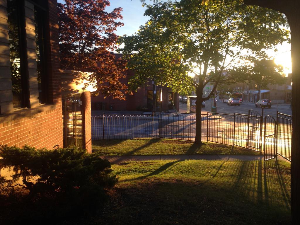 Smile Back B&B Toronto Ngoại thất bức ảnh