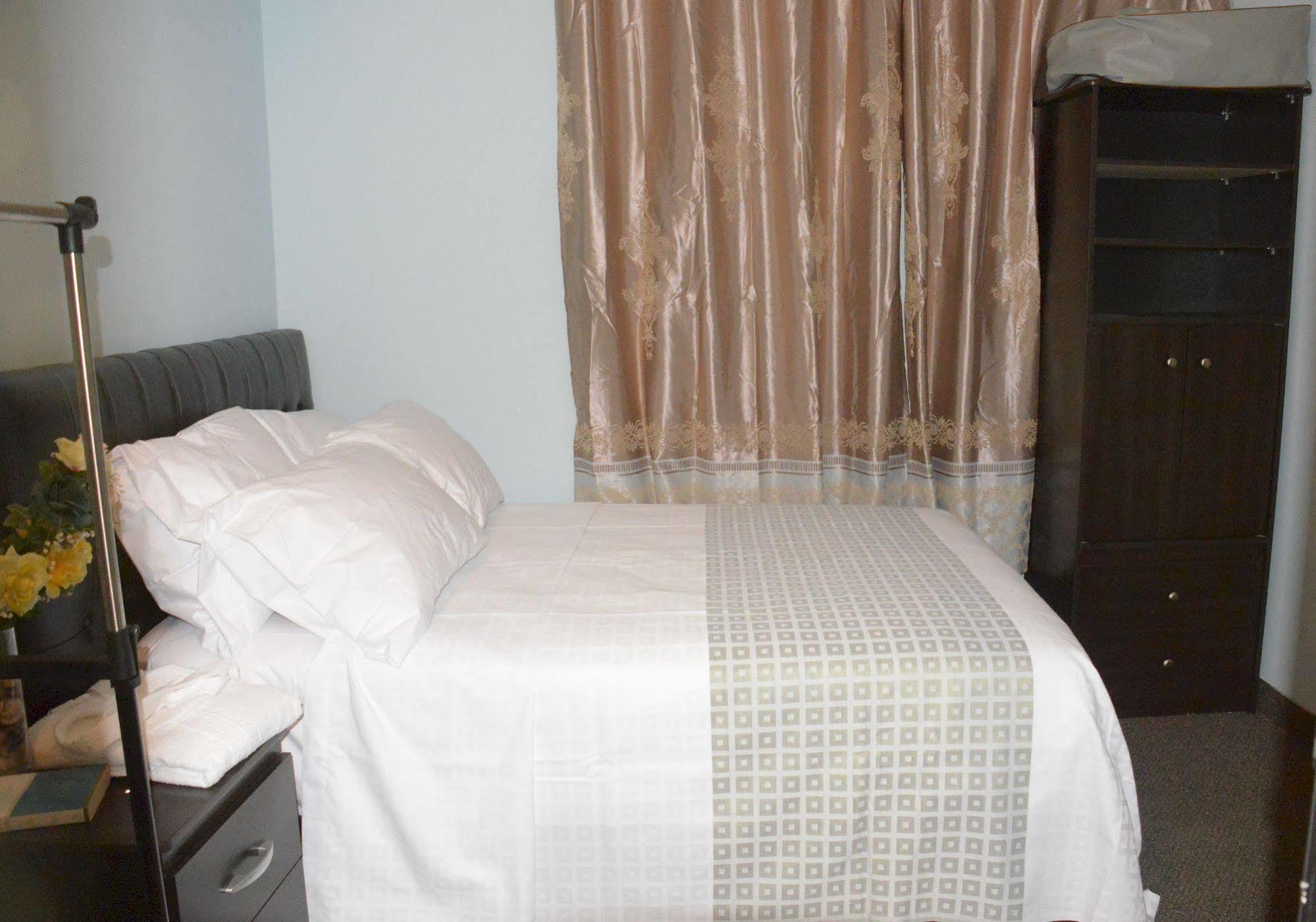 Smile Back B&B Toronto Ngoại thất bức ảnh